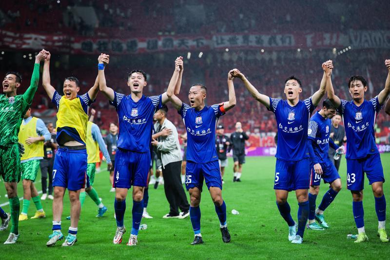 开云网页版-申花2场不胜!3分落后蓉城,2年首次不胜泰山,下轮天王山之战